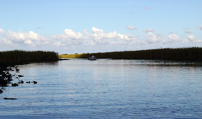 포토 JPG 해외이미지 라이프스타일 호수 스포츠 여행 교통시설 자연 하늘 아침 낚시 휴가 휴식 어류 풍경 사람없음 야외 물 여름 파란색 강 태양 반사 평화 일출 침묵 고요 일몰 보트 개울 저녁 숲 백합 함선 낚시꾼 민물 뱃놀이 해외202004 해외포토 주간 자연요소 계절 꽃 컬러 교통 컨셉 배_교통 레저 생활 노을 전통놀이 수중동물 소리 야간 시설 생태계 파일형식 이미지허브