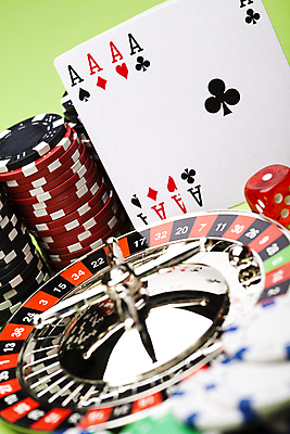 포토 JPG 해외이미지 실내 사람없음 트럼프 포커칩 도박 소프트포커스 카지노 주사위 룰렛 겜블 초록배경 해외202004 해외포토 백그라운드 촬영기법 내부 초록색 놀이용품 게임 포커 파일형식 이미지허브