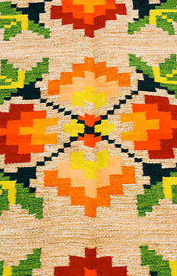 포토 JPG 해외이미지 전통 디자인 선 패턴 사람없음 갈색 그림 정사각형 기념품 짜임 수공예 양모 우크라이나 핸드메이드 해외202004 해외포토 도형 유럽 컬러 무늬 직물 공예 오브젝트 파일형식 이미지허브