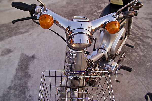 포토 JPG 해외이미지 라이프스타일 실루엣 도로 스포츠 여행 교통시설 사람없음 빨간색 자전거 검은색 힘 운전 오토바이 골동품 고속도로 클래식 승차 위험 속도 부식 복고 순환 타이어 가스 엔진 모터 고립 그런지 복원 실린더 옛날 페달 회복 힘찬 스타일 해외202004 해외포토 길 컬러 교통 컨셉 모션 촬영기법 생활 바이크 시설 파일형식 이미지허브