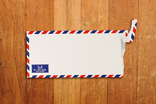 포토 JPG 해외이미지 영어 종이 백그라운드 밭 봉투 비행기 사람없음 빨간색 파란색 사무실 쌓기 흰색 오픈 메시지 이메일 닫기 편지 우표 프랑스어 고립 국제우편 번역 해외202004 해외포토 문자 컬러 농업 비즈니스 항공교통 모션 대중교통 우편물 파일형식 이미지허브