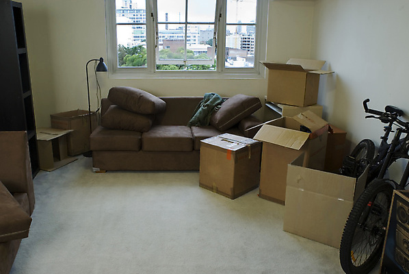 포토 JPG 해외이미지 가구 포장 창문 모션 아파트 주택 사람없음 상자 자전거 리빙 짐싸기 판지 해외202004 해외포토 생활용품 건물 바이크 파일형식 이미지허브