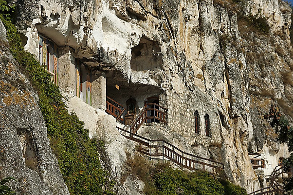 포토 JPG 해외이미지 나무 종교 문화 벽 조각 여행 십자가 건축양식 주택 미술 사람없음 건물 울타리 교회 마을 바위 역사 닫기 심볼 그림 대문 안심 수도원 불가리아 새기다 신앙심 회랑 해외202004 해외포토 식물 건축물 건축 종교건축 모션 문화예술 육류 담장 문 돌_바위 복도 파일형식 남유럽 이미지허브