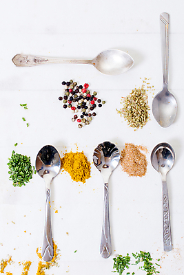 포토 JPG 해외이미지 전통 아시아 별 문화 백그라운드 잎 채소 재료 텍스트 자연 고추 파프리카 프레임 건조 마늘 요리 씨앗 동양인 사람없음 빨간색 노란색 우주 숟가락 공백 흰색 양념 조미료 그룹 변화 선택 맛 가루 인도인 허브 향신료 오브젝트 유기농 질감 슬라이스 양귀비 후추 카레 멀티 시나몬 강황 해외202004 해외포토 자연요소 외국인 식물 웰빙 꽃 나라 음식 컬러 컨셉 식재료 수저 인종 생태계 향미료 파일형식 이미지허브