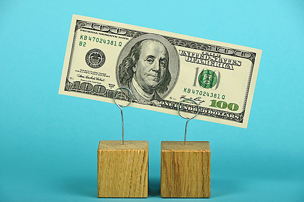 포토 JPG 해외이미지 지폐 돈 사람없음 목재 경제 파란색 달러 금속 가을 가격 하락 속도 바둑 보유 위기 줄이기 지원 해외202004 해외포토 나무 계절 컬러 컨셉 재료 모션 재질 놀이 재산 파일형식 이미지허브