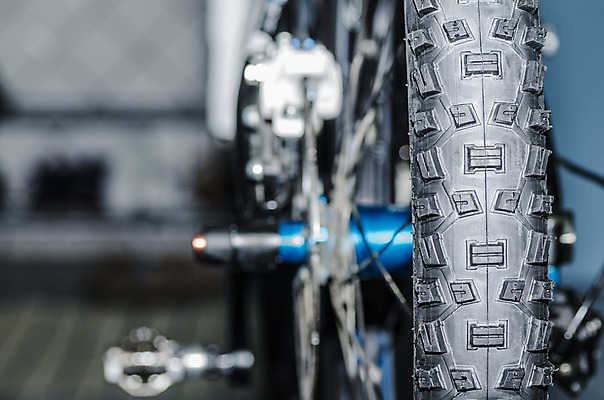 포토 JPG 해외이미지 라이프스타일 남자 스포츠 여행 포즈 모션 자연 휴가 산 건강 사람 성인 사람없음 야외 여름 달리기 자전거 일몰 장비 운전 자유 바퀴 운전사 헬멧 연습 속도 순환 천국 안장 산악자전거 세금 해외202004 해외포토 직업 계절 컨셉 생활 노을 바이크 보호장비 생태계 파일형식 이미지허브