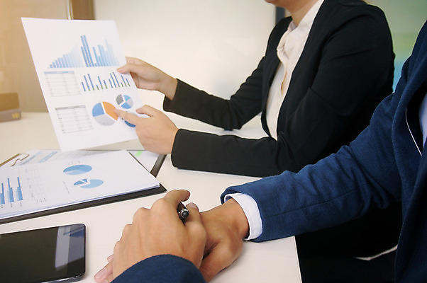 포토 JPG 해외이미지 직업 남자 백그라운드 컨셉 인터넷 회사 비즈니스 성공 그래프 선물 사람 사람없음 금융 노트북 컴퓨터 사무실 알약 펜 자료 업무 비즈니스맨 그룹 시장 결과 토론 분석 보고서 상담 경영자 문서 창업 보여주기 회계 경영 마케팅 투자자 프로젝트 해외202004 해외포토 모션 경제 전자제품 필기구 약 작업 직장인 리더 투자 자영업 파일형식 이미지허브