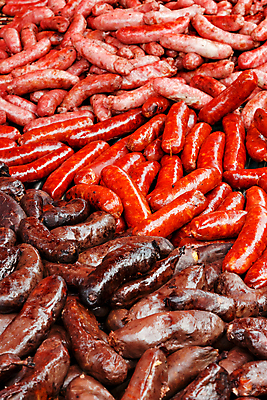 포토 JPG 해외이미지 음식 백그라운드 육류 돼지고기 스테이크 요리 사람없음 야외 빨간색 저녁식사 흰색 신선 뜨거움 소시지 그릴 바비큐 굽기 속도 해외202004 해외포토 컬러 식재료 주방용품 서양음식 식사 가공식품 구이 파일형식 이미지허브