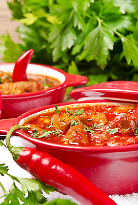 포토 JPG 해외이미지 접시 유럽 음식 다이어트 토마토 채소 전구 자연 감자 파프리카 건강 육류 돼지고기 요리 사람없음 빨간색 초록색 빛 주방 식사 저녁식사 소고기 뜨거움 소시지 수프 냄비 심볼 향신료 양배추 후추 바질 로즈메리 헝가리 해외202004 해외포토 식기 나라 컬러 식재료 가공식품 솥 허브 생태계 동유럽 향미료 파일형식 이미지허브