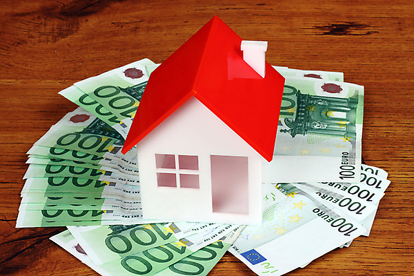 포토 JPG 해외이미지 모델 손 백그라운드 컨셉 비즈니스 건축양식 새로움 아파트 주택 손바닥 안전 사람 사람없음 금융 세일 유로 흰색 재산 구매 건축가 작음 중개인 보안 투자 대출 렌탈 매각 진짜 소유 해외202004 해외포토 직업 건축 컬러 돈 건물 신체부위 경제 쇼핑 크기 파일형식 이미지허브