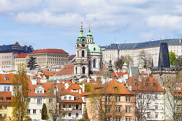 포토 JPG 해외이미지 유럽 지붕 사람없음 교회 탑 도시 체코 프라하 첨탑 옛날 해외202004 해외포토 건축물 나라 종교건축 건물 파일형식 이미지허브