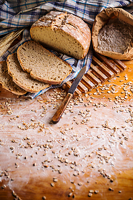 포토 JPG 해외이미지 빵 사람없음 종이봉투 밀가루 곡물빵 빵칼 해외202004 해외포토 음식 봉투 나이프 가루 파일형식 이미지허브