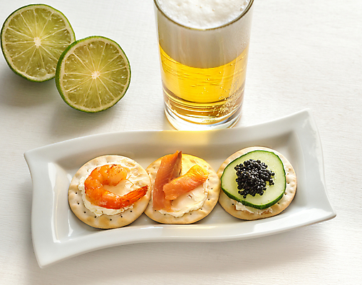 포토 JPG 해외이미지 접시 음식 바다 부분 유리 탁자 오이 새우 맥주 샌드위치 건강 3 어류 사람없음 장식 빨간색 초록색 검은색 식사 어둠 거품 흰색 신선 원형 카나페 구슬 해산물 라임 연어 단백질 러시아인 송어 스카우트 오메가 줄서기 짠맛 캐비아 타파스 해외202004 해외포토 도형 서양인 식기 컬러 가구 채소 과일 식재료 모션 재질 주류 서양음식 갑각류 수중동물 맛 애피타이저 영양소 파일형식 이미지허브