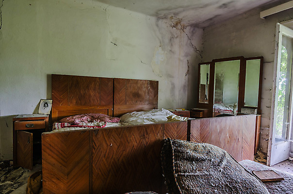 포토 JPG 해외이미지 벽 건축양식 창문 주택 이야기 사람없음 건물 탐험 역사 빌라 천연기념물 발견 떠남 무인 옛날 파멸 해외202004 해외포토 건축물 건축 컨셉 모션 파일형식 소멸 이미지허브