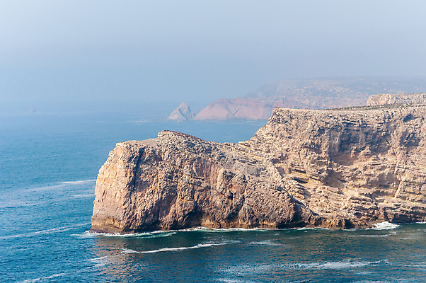 포토 JPG 해외이미지 유럽 파도 바다 여행 자연 풍경 사람없음 물 파란색 위험 망토 포르투갈 암초 대서양 울퉁불퉁 수평선 해외202004 해외포토 자연요소 나라 컬러 컨셉 생태계 파일형식 이미지허브