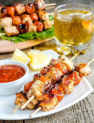 포토 JPG 해외이미지 접시 음식 조각 다이어트 토마토 재료 부분 맥주 육류 요리 사람없음 목재 빨간색 저녁식사 치킨 추위 시골 신선 뜨거움 체리 꼬치 그릴 상추 바비큐 자르기 굽기 레몬 향신료 매움 정사각형 깨 칠면조 점심식사 케밥 단백질 무료 절임 해외202004 해외포토 도형 나무 식기 컬러 채소 과일 식재료 모션 조류 주방용품 주류 건강 식사 조미료 맛 구이 닭고기요리 영양소 향미료 파일형식 이미지허브