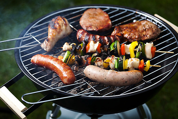 포토 JPG 해외이미지 주간 육류 요리 사람없음 야외 파티 정원 소시지 꼬치 연기 그릴 바비큐 굽기 꼬치구이 소시지구이 해외202004 해외포토 자연요소 음식 식재료 주방용품 이벤트 가공식품 구이 파일형식 이미지허브