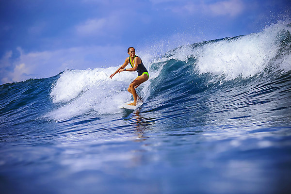 포토 JPG 해외이미지 여자 스포츠 파도 바다 여행 포즈 모션 자연 날씨 통 한명 풍경 야외 물 여름 파란색 운동 에너지 수상스포츠 액체 서핑 떨어짐 승차 시원함 발리 인도네시아 태평양 분무기 튜브 서퍼 혁명 해외202004 해외포토 자연요소 1 계절 아시아 컬러 섬 컨셉 운동선수 건강 사람 생태계 파일형식 이미지허브
