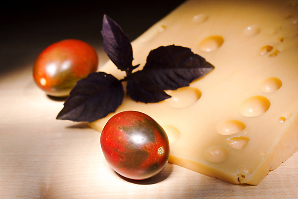 포토 JPG 해외이미지 음식 토마토 채소 재료 방울토마토 검은배경 치즈 건강 요리 사람없음 빨간색 초록색 식사 이탈리아 신선 양념 체리 제비꽃 가득함 날것 심플 바질 점심식사 고립 생식 절임 짠맛 채식주의자 해외202004 해외포토 꽃 유럽 컬러 백그라운드 과일 유제품 검은색 맛 채식 파일형식 이미지허브