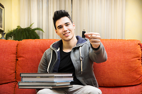 포토 JPG 해외이미지 1 남자 행복 열쇠 새로움 주택 실내 관리 한명 미소 사람 앉기 책 컴퓨터 소파 독서 우주 디지털 경쟁 운전 흰색 잡기 신용카드 비교 몸무게 작음 큼 USB 전자 반대 진행 해외202004 해외포토 감정 컬러 컨셉 의자 모션 표정 내부 건물 금융 전자제품 크기 파일형식 이미지허브