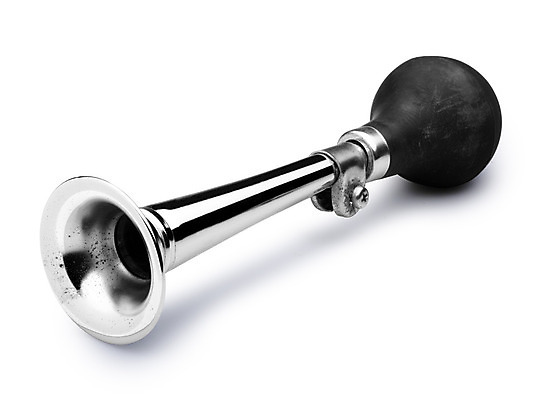 포토 JPG 해외이미지 음악 자동차 뿔 사람없음 빛 검은색 소리 기구 공포 트럼펫 고무 사이렌 옛날 철강 타종 해외202004 해외포토 육상교통 컬러 문화예술 종 금관악기 파일형식 이미지허브