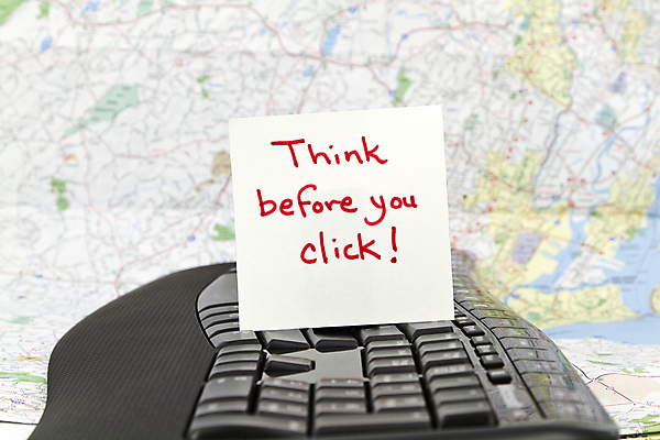 포토 JPG 해외이미지 지도 인터넷 경고 안전 사람없음 컴퓨터 디지털 쪽지 웹 키보드 바이러스 보안 클릭 규칙 스팸 해외202004 해외포토 전자제품 파일형식 이미지허브