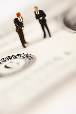 포토 JPG 해외이미지 회의 실내 대화 협상 근접촬영 사람없음 금융 달러 비즈니스맨 소프트포커스 토론 외화 금융비즈니스 인물미니어처 해외202004 해외포토 남자 뷰포인트 돈 비즈니스 촬영기법 말하기 내부 경제 미니어처 직장인 파일형식 이미지허브