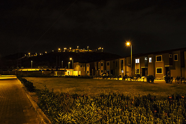 포토 JPG 해외이미지 외관 건축양식 교실 자연 아파트 주택 풍경 사람없음 건물 미국 중앙 야간 장면 커뮤니티 에콰도르 연립주택 이웃 남쪽 교외 줄서기 해외202004 해외포토 자연요소 건축물 교육 건축 북아메리카 학교 모션 남아메리카 방향 생태계 파일형식 이미지허브