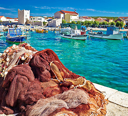 포토 JPG 해외이미지 나무 전통 유럽 바다 건축양식 하늘 낚시 주택 파노라마 풍경 사람없음 초록색 여름 파란색 마을 항구 놀람 바위 도시 만 그물 보트 성 역사 어부 지중해 언덕 그림 정사각형 타운 크로아티아 옛날 채널 해외202004 해외포토 도형 식물 직업 건축물 계절 건축 감정 나라 컬러 배_교통 교통시설 레저 촬영기법 표정 건물 돌_바위 파일형식 이미지허브
