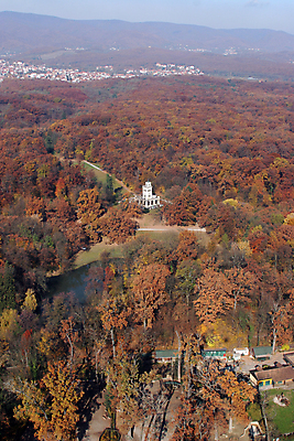 포토 JPG 해외이미지 나무 식물 라이프스타일 외관 계절 공원 문화 건축양식 자연 하늘 휴식 주택 그림자 사람 풍경 잔디 사람없음 야외 목재 장식 초록색 햇빛 정원 봄 흰색 시간 오솔길 원예 조경 장면 크로아티아 무료 옛날 자그레브 정중 해외202004 해외포토 공공시설 건축 유럽 길 컬러 컨셉 재료 취미 건물 생활 태양 생태계 파일형식 이미지허브
