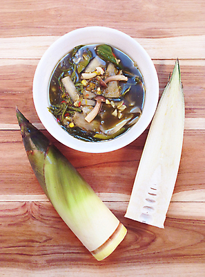 포토 JPG 해외이미지 그릇 조각 단면 실내 요리 사람없음 하이앵글 수프 죽순 태국음식 나무배경 해외202004 해외포토 식기 뷰포인트 백그라운드 내부 동양음식 파일형식 이미지허브