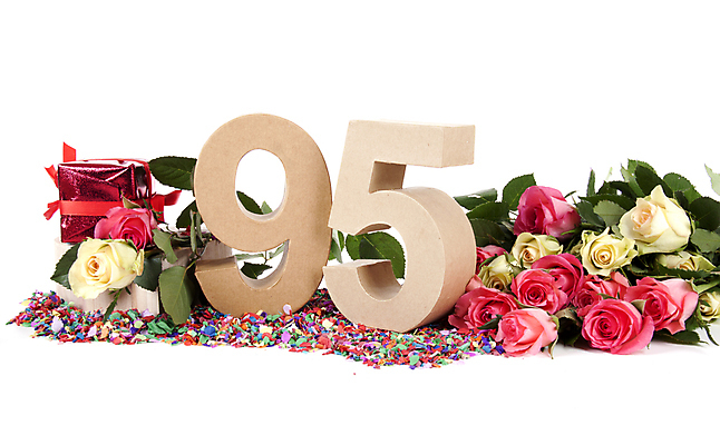 포토 JPG 해외이미지 모양 식물 기념일 꽃 행복 분홍색 꽃다발 컨셉 잎 자연 기념 선물 이벤트 사람없음 장식 빨간색 상자 숫자 장미 파티 놀람 벚꽃 흰색 축하 생일 심볼 크림 사인 활 흰배경 열정 꽃가루 5 패키지 판지 해외202004 해외포토 문자 감정 컬러 백그라운드 표정 가루 생태계 파일형식 이미지허브