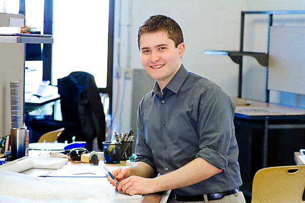 포토 JPG 해외이미지 백인 직업 학생 남자 행복 셔츠 비즈니스 건축양식 청소년 짧은머리 한명 미소 사람 성인 가로 스터디 회색 흰색 업무 작업 자신감 건축가 그림 예술가 제도 프로젝트 해외202004 해외포토 서양인 1 헤어스타일 건축 감정 컬러 상의 표정 학습 파일형식 이미지허브