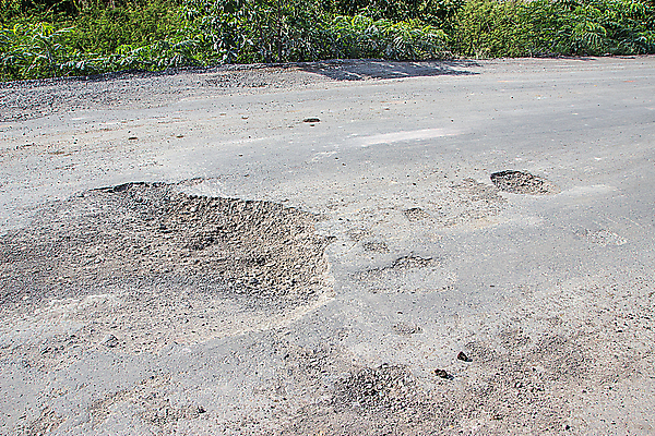 포토 JPG 해외이미지 도로 길 포장 건축양식 교통시설 표면 거리 사람없음 손상 회색 구멍 고속도로 보행로 균열 수리 위험 사건 묘사 먼지 나쁜 건축업자 깨짐 돌봄 땅바닥 방법 옛날 해외202004 해외포토 건축 컬러 교통 컨셉 모션 바닥 시설 파일형식 이미지허브