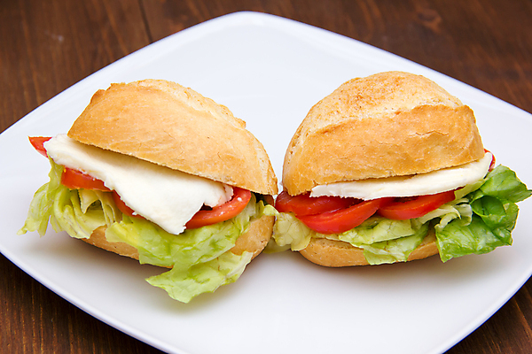 포토 JPG 해외이미지 접시 음식 빵 조각 백그라운드 잎 다이어트 토마토 채소 탁자 치즈 샌드위치 건강 요리 사람없음 목재 초록색 소풍 식당 식사 저녁식사 이탈리아 샐러드 추위 흰색 시골 신선 맛 아침식사 바게트 상추 먹기 배고픔 속도 유기농 슬라이스 점심식사 단절 모짜렐라치즈 채식주의자 해외202004 해외포토 나무 식물 식기 웰빙 유럽 컬러 가구 컨셉 재료 모션 유제품 야외활동 상점 채식 파일형식 이미지허브