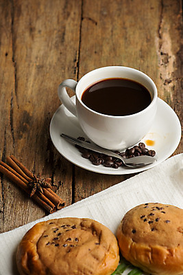 포토 JPG 해외이미지 전통 커피 음료 음식 백그라운드 가방 탁자 디저트 요리 사람없음 목재 컵 쿠키 검은색 어둠 이탈리아 거품 카페 수확 흰색 시골 뜨거움 닫기 아침식사 낟알 삼베 컵받침 냅킨 복고 아로마 자루 에스프레소 해외202004 해외포토 나무 식기 잡화 유럽 컬러 가구 농업 재료 모션 상점 식사 받침대 파일형식 천_직물 이미지허브