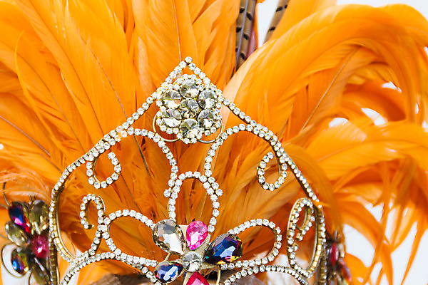 포토 JPG 해외이미지 드레스 백그라운드 오렌지 휴가 가면 미술 사람 사람없음 컬러풀 축제 흰색 축하 깃털 자수 브라질 고립 삼바 해외202004 해외포토 옷 컬러 컨셉 과일 문화예술 남아메리카 파일형식 이미지허브