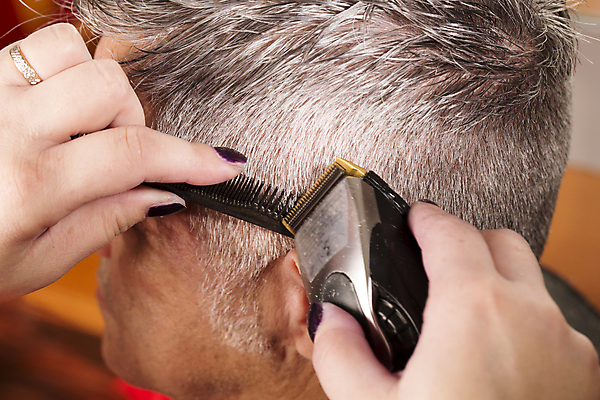 포토 JPG 해외이미지 직업 헤어스타일 남자 행복 얼굴 한명 사람 성인 옆모습 치료 빨간색 수건 유행 상점 화장품 거울 장비 잡기 붓 머리빗 칼날 미용사 이발 자르기 고객 쇼 분무기 닦기 면도기 스타일리스트 커터 해외202004 해외포토 1 감정 뷰포인트 컬러 의학 모션 신체부위 위생용품 뷰티 미용용품 파일형식 이미지허브