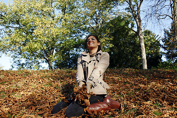 포토 JPG 해외이미지 나무 공원 여자 잎 자연 휴식 한명 사람 야외 기쁨 아내 해외202004 해외포토 식물 1 공공시설 감정 컨셉 생태계 파일형식 이미지허브
