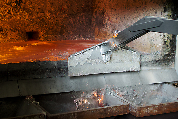 포토 JPG 해외이미지 산업 포즈 오렌지 공장 불꽃 사람없음 빨간색 빛 금속 흐름 프랑스 업무 뜨거움 액체 개울 붓기 제조 철 국자 매움 무거움 방앗간 곰팡이 광 알루미늄 용광로 제철소 주조 철강 화상 해외202004 해외포토 유럽 컬러 컨셉 과일 공업 모션 재질 주방용품 불 강 작업 무게 맛 상처 파일형식 이미지허브