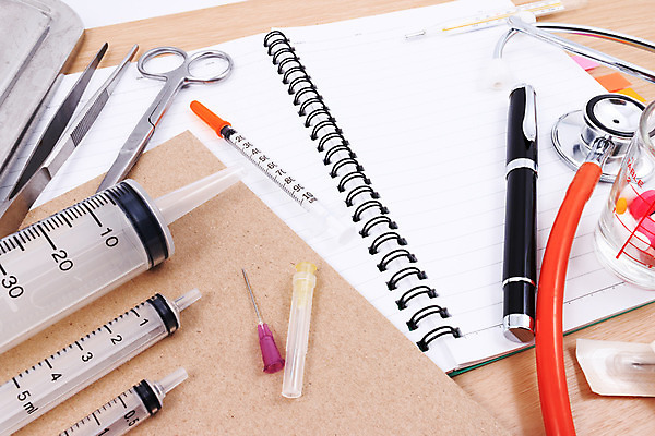 포토 JPG 해외이미지 과학 백그라운드 청진기 탁자 건강 주사기 안전 사람없음 빨간색 사무실 펜 진료 장비 간호사 의사 흰색 도구 업무 수술 닫기 맥박 플라스틱 약국 책상 오브젝트 싱글 치수 튜브 고립 기본 돌봄 복용 진짜 해외202004 해외포토 컬러 가구 비즈니스 의학 의료기기 모션 재질 치료 필기구 의료진 작업 파일형식 이미지허브