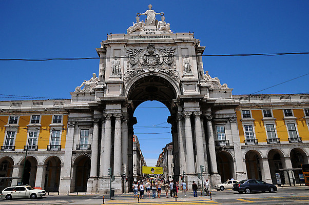 포토 JPG 해외이미지 건축양식 주택 풍경 사람없음 건물 관광지 역사 포르투갈 그림 정사각형 타운 리스본 옛날 해외202004 해외포토 도형 건축물 건축 유럽 여행 도시 파일형식 이미지허브