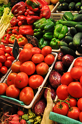 포토 JPG 해외이미지 전통 유럽 음식 여행 토마토 채소 재료 양파 휴가 피망 오이 요리 사람없음 컬러풀 농장 세일 상점 여러개 신선 스페인 시장 맛 구매 농부 유기농 지역 바르셀로나 매각 밭일 해외202004 해외포토 직업 웰빙 나라 컬러 다수 컨셉 농업 쇼핑 파일형식 이미지허브