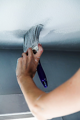 포토 JPG 해외이미지 직업 손 디자인 벽 가사 표면 지붕 새로움 주택 사람없음 내부 장식 페인트 방 장비 흰색 공구 붓 업무 수리 천장 페인트붓 부활 팔 DIY 복원 업그레이드 해외202004 해외포토 컬러 컨셉 취미 건물 신체부위 도구 작업 파일형식 이미지허브