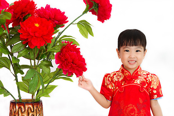 포토 JPG 해외이미지 전통 드레스 여자 행복 아시아 문화 어린이 새로움 기념 선물 한명 사람 동양인 빨간색 축제 중국 봄 흰색 축하 인사 행운 축복 작음 연도 동쪽 말레이시아 고립 해외202004 해외포토 1 옷 계절 감정 나라 컬러 컨셉 인종 예절 크기 방향 파일형식 이미지허브