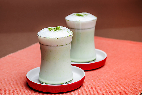 포토 JPG 해외이미지 실내 사람없음 컵 거품 식탁보 녹차 컵받침 녹차라떼 말차 해외202004 말차라떼 해외포토 식기 내부 차_음료 받침대 라떼 파일형식 이미지허브