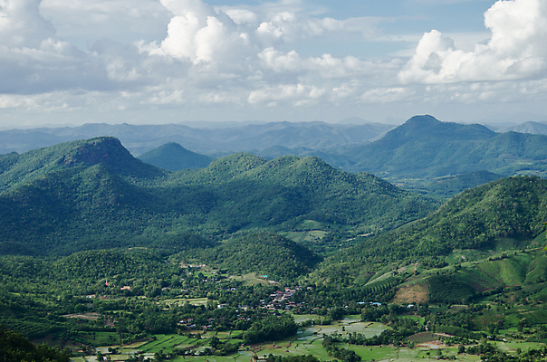 포토 JPG 해외이미지 구름 계절 백그라운드 밭 자연 하늘 날씨 산 주택 풍경 사람없음 초록색 여름 파란색 환경 맑음 봄 흰색 시골 땅 언덕 장면 내추럴 수평선 해외202004 해외포토 자연요소 컬러 농업 건물 생태계 파일형식 이미지허브