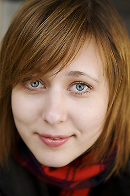 포토 JPG 해외이미지 손 행복 생각 한명 성인 빨간색 평화 기쁨 시력 배려 섬광 심각 해외202004 해외포토 1 감정 컬러 컨셉 사람 신체부위 파일형식 이미지허브