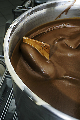 포토 JPG 해외이미지 실내 사람없음 초콜릿 기계 믹싱기계 섞기 해외202004 해외포토 디저트 내부 파일형식 이미지허브