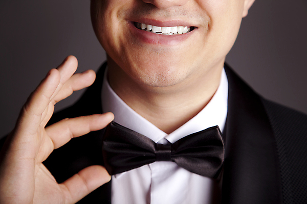 포토 JPG 해외이미지 백인 1 드레스 옷 남자 유럽 얼굴 셔츠 나비넥타이 넥타이 관리 한명 사람 정장 턱시도 이벤트 유행 검은색 재킷 코트 흰색 축하 우아함 저녁 자르기 활 싱글 기회 꼬리 몸통 정중 특별함 해외202004 해외포토 서양인 잡화 나라 컬러 컨셉 상의 모션 신체부위 외투 야간 파일형식 이미지허브